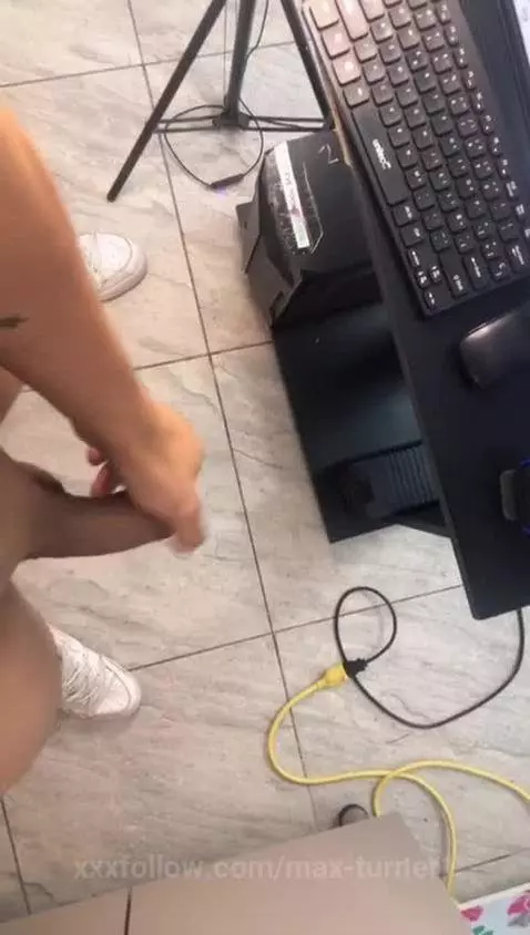 Come I want to put my cock very hard, I'm so hot. by max-turner1