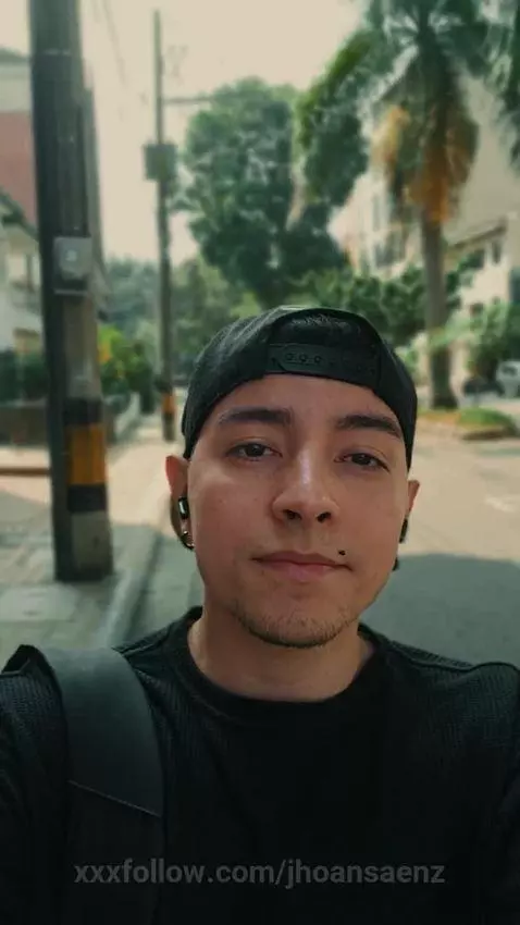 Walk together? Find me in chaturbate like chaturbate.com/jho... by jhoansaenz