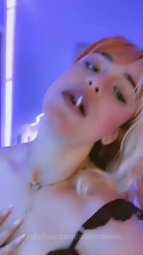 https://es.stripchat.com/alicecolenk_
Come try the ellipsis ... by alicecolenk