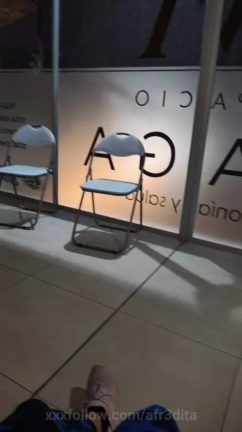 ayer mientras esperaba que salgam de yoga by afr3dita