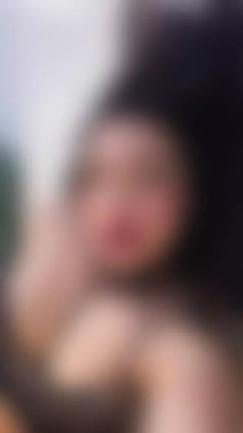 An irresistible look, I'm sure you want to see more. by meganshinee