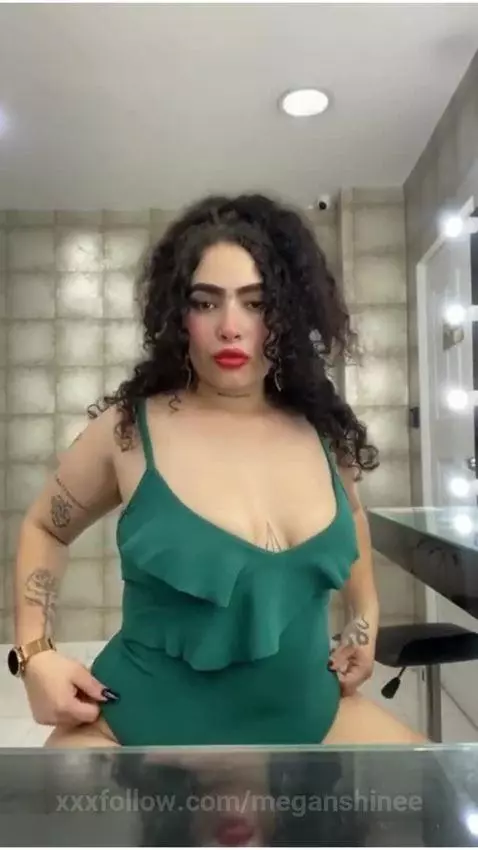 A smile that falls in love by meganshinee