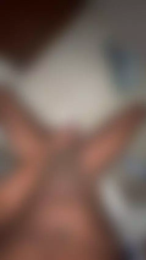 quise masturbarme en casa pero habia demasiada gente by danithedemon