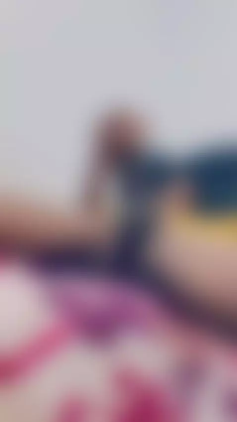 Acostado, dejándome llevar por mis ganas… ¿te atreves a mira... by danithedemon