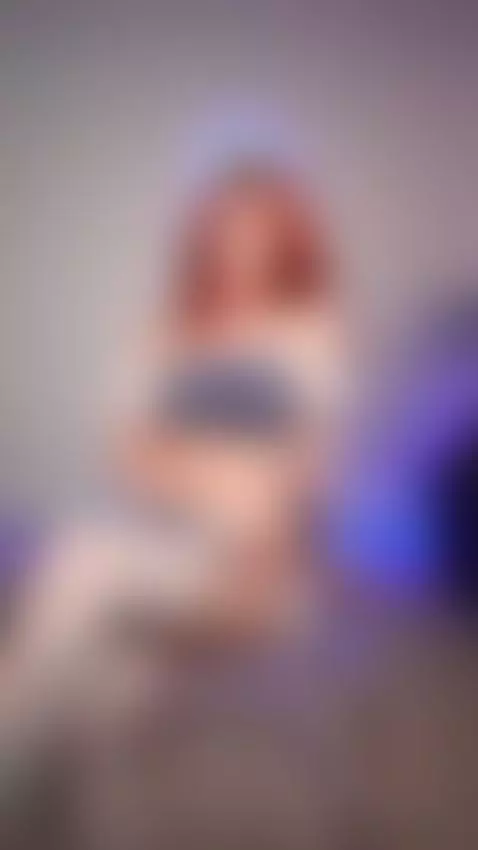 I have a gift for you 👇🏻 😈❤️‍🔥 by ariigomez