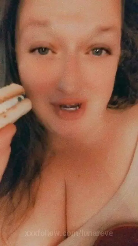 something a lil sweet by lunareve