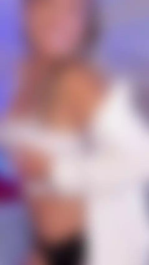 Soft touch, mature vibes... by liianna