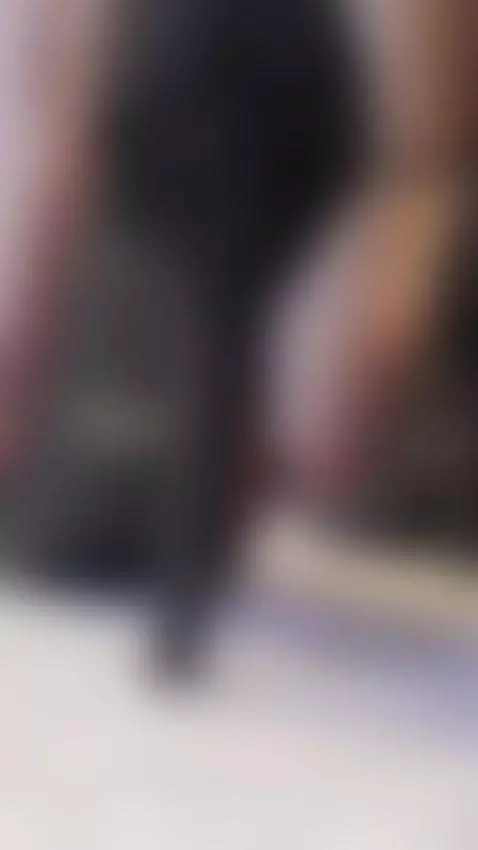 Come lick my soles of my heels and enjoy the show by liianna