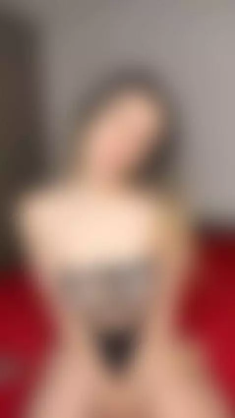 Body’s aching to be touched 🔥 by miamadisonn