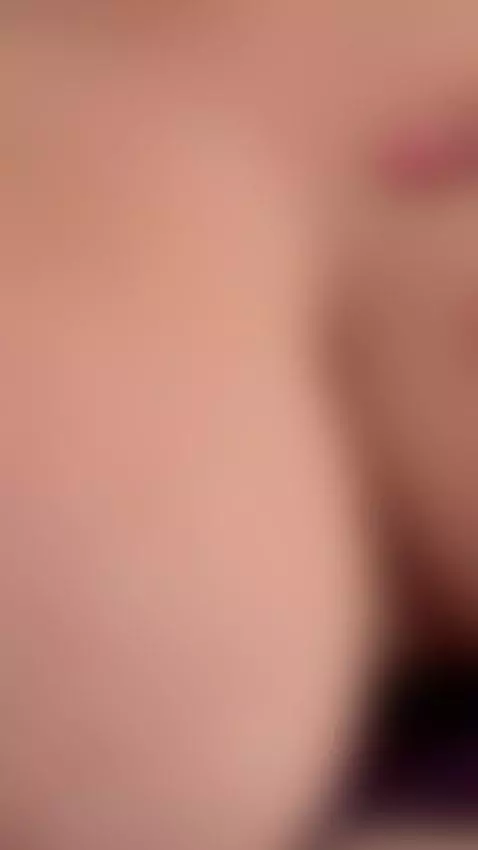 I love rubbing my candles when I'm hot.💦🥵 Watch my full vide... by alessandragii