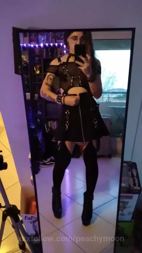 Hi! For my fisrt post I decide to post a video I took for a ... by peachymoon