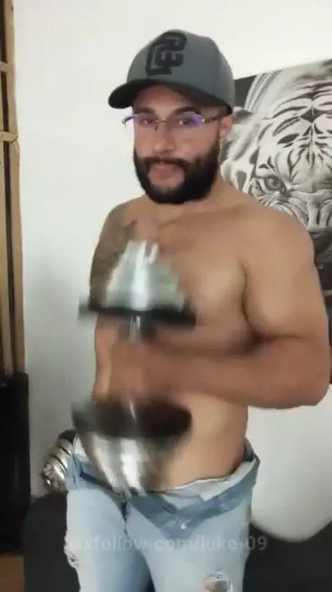 exercising 💪🏻🥵 by luke-09