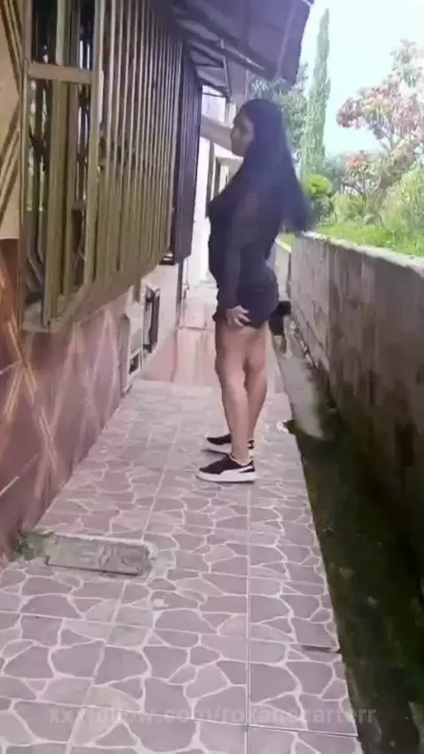 When you see me move, you can't look away by roxanecarterr