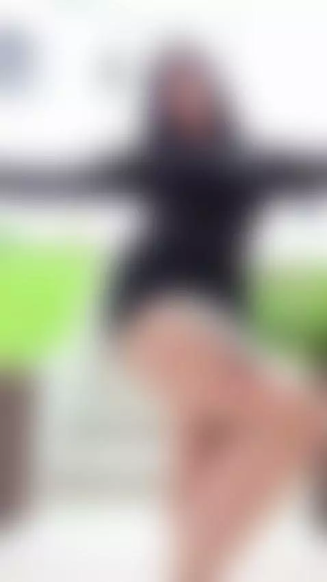 Shown my pussy to the public by roxanecarterr