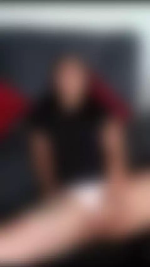 My open legs, my wet finger by roxanecarterr