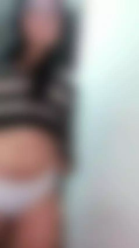 I move my body and your imagination turns on by roxanecarterr