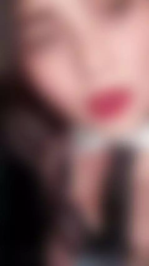 My wet body, vibrating for you. by roxanecarterr