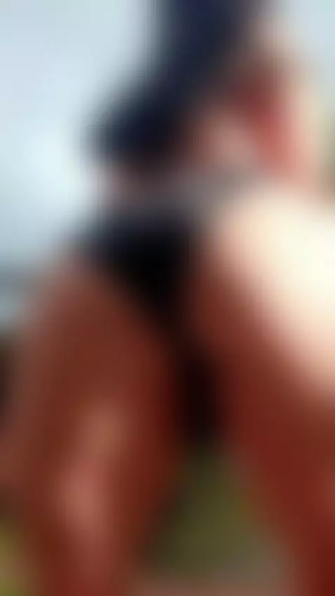 Nothing covers my curves, just a smile and this irresistible... by roxanecarterr