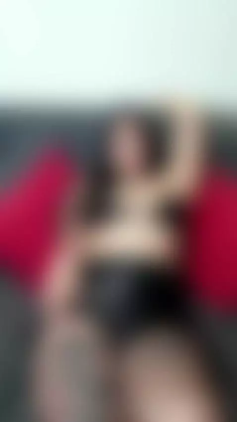 Every curve of my body is here to make you lose control. by roxanecarterr