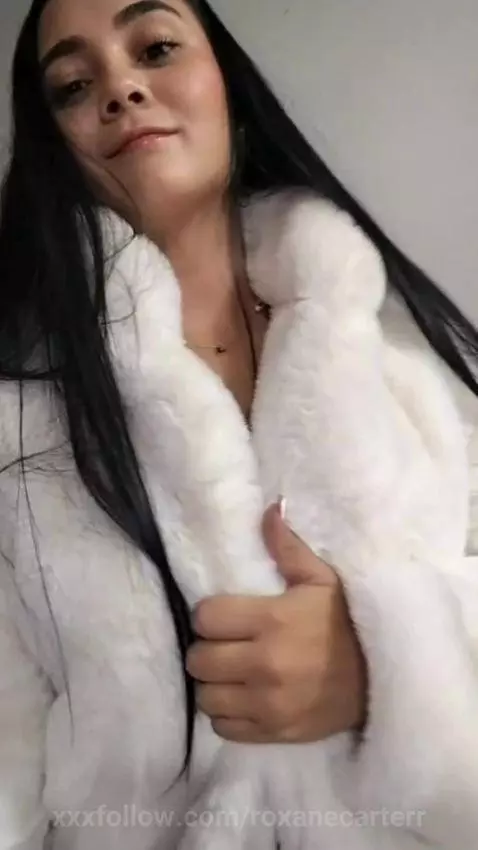 Can you resist these long legs and this body that begs to be... by roxanecarterr