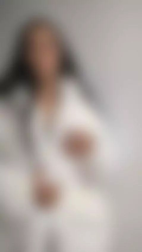 Can you resist these long legs and this body that begs to be... by roxanecarterr