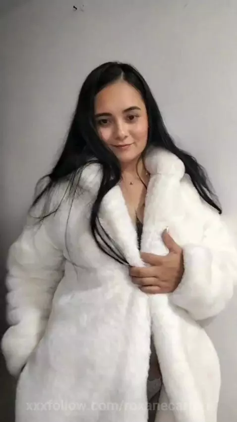 My curves invite you to lose you without hurry. by roxanecarterr