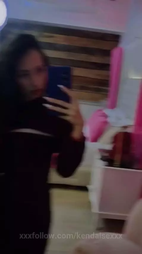 Don't touch me ... yet. First look at me. by kendalsexxx