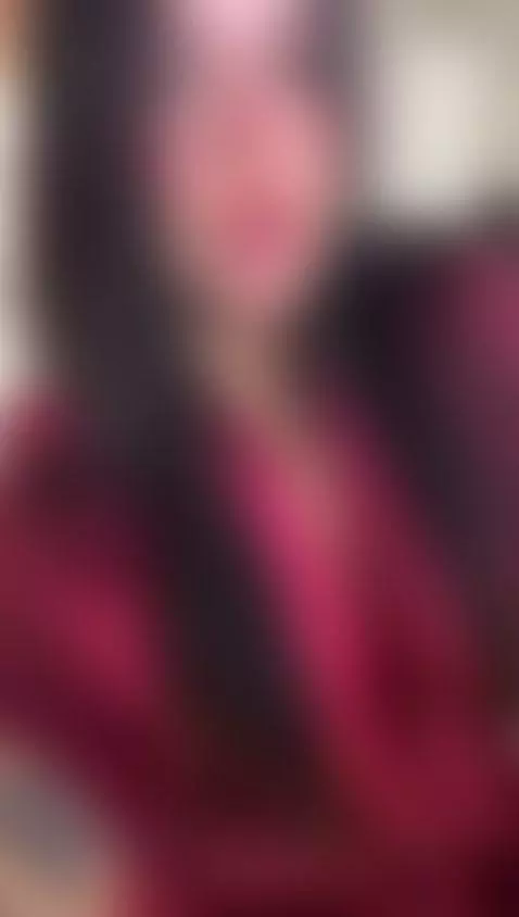 Soft lips, wild thoughts 💋💭 by playfulcurvyy