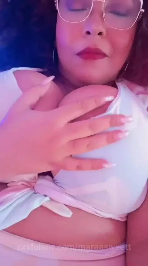 https://www.camsoda.com/maraasweett by maraasweett