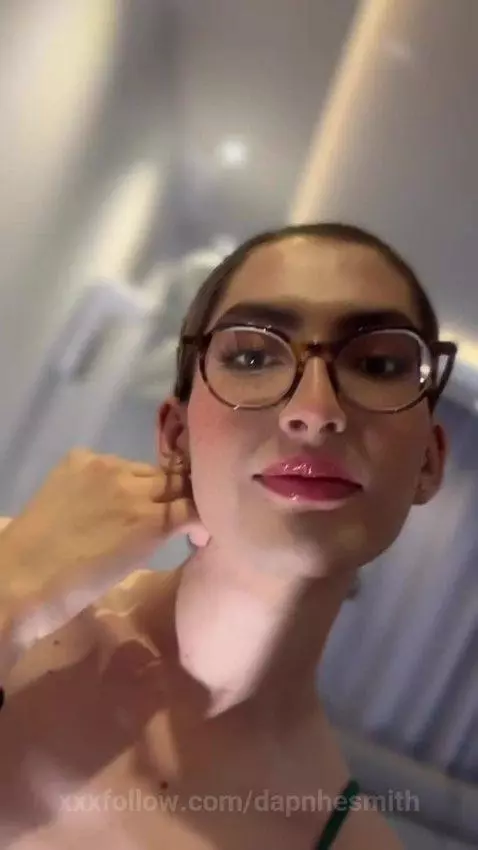 Hey babes 💋 Live at 8:00 p.m. (Colombia time) for some hot p... by dapnhesmith