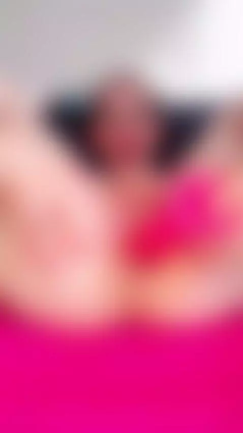 Hey babes 💋 Live at 8:00 p.m. (Colombia time) for some hot p... by dapnhesmith