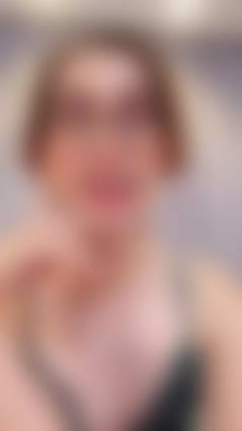 Hey babes 💋 Live at 8:00 p.m. (Colombia time) for some hot p... by dapnhesmith