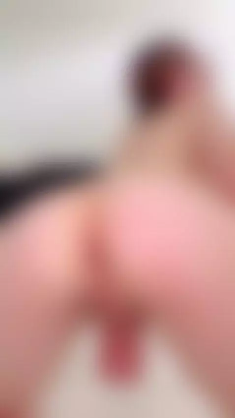 Hey babes 💋 Live at 8:00 p.m. (Colombia time) for some hot p... by dapnhesmith