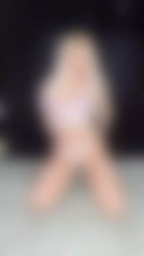 My back is arching, click to see why by gabrielladeville