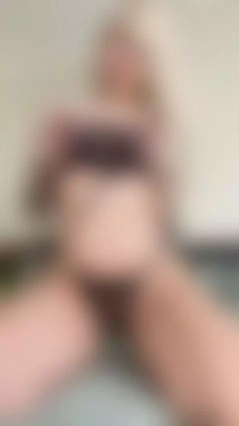 I can’t stop my body from reacting, click to see what’s maki... by gabrielladeville