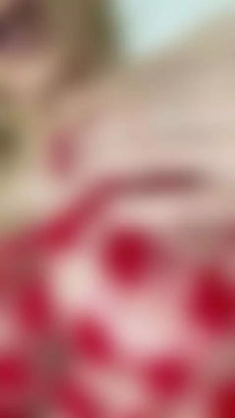 I can barely breathe, click to see what’s making me moan by gabrielladeville