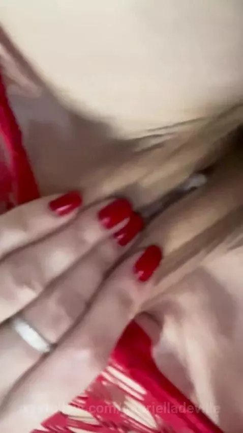 I'm arching my back, click to see why by gabrielladeville