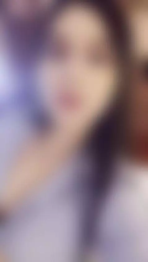 Woman with a big butt and a queen's face by gabrielamejiaa