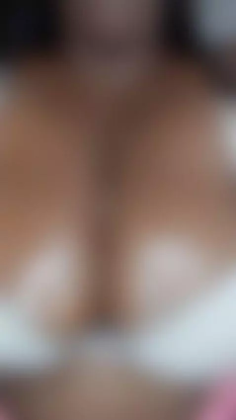 My beautiful daddy I'm online and very horny hehe come and w... by emmaahot12