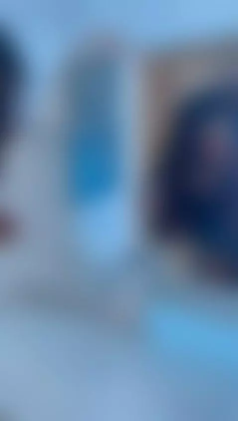 The lipstick falls and I agach me to pick it up without Pant... by emmaahot12