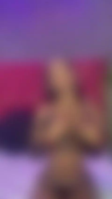 Your sexy brunette is very hot today🥵 by annybrannd