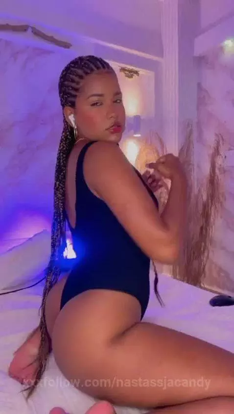 It was just one look… and I got wet 👁️💧 by nastassjacandy