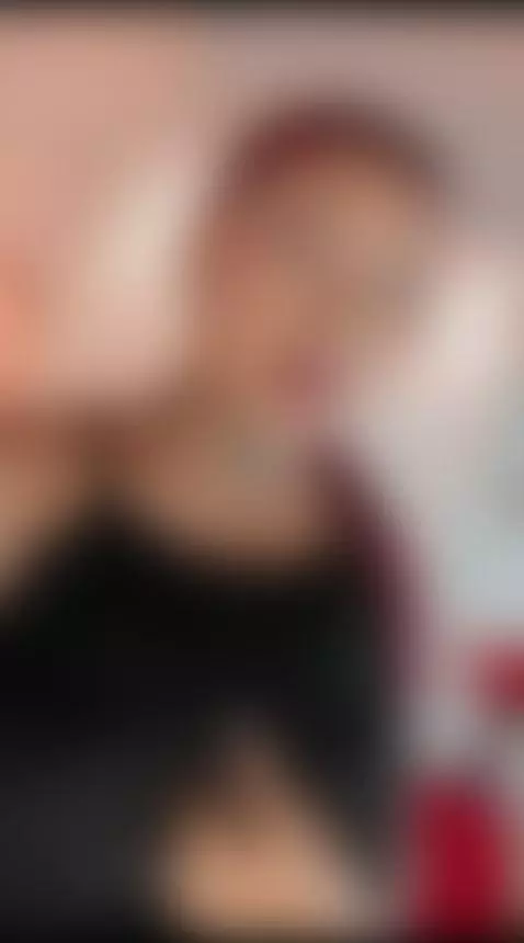 My lips taste like temptation... 💄🍓 by kataleya-17