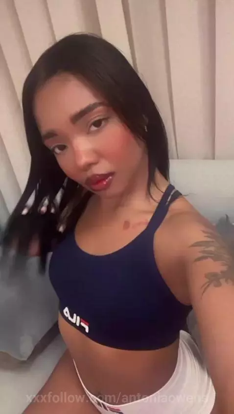 hot and erotic brunette by antoniaowens