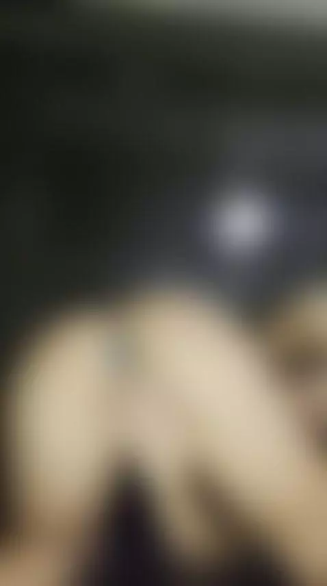 Tell me this doesn’t feel like a red-carpet mistake. by jesuischanel