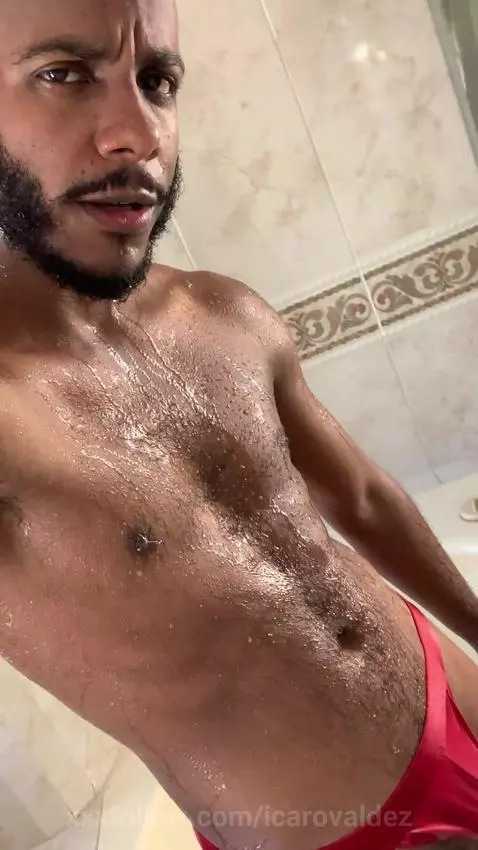 Does anyone want to shower with me? by icarovaldez