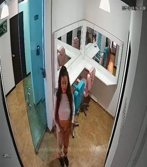 Seducing the security boy by scarlette-davis