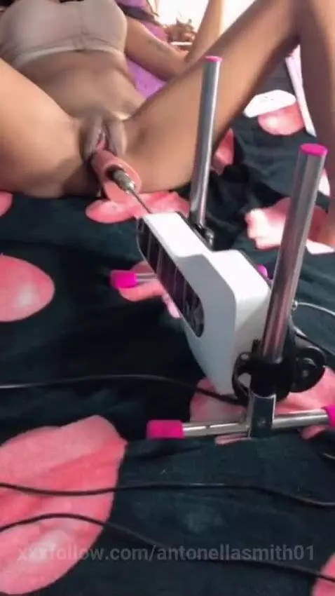 Highlighting every curve so you get lost in me 🍑🔥 by antonellasmith01