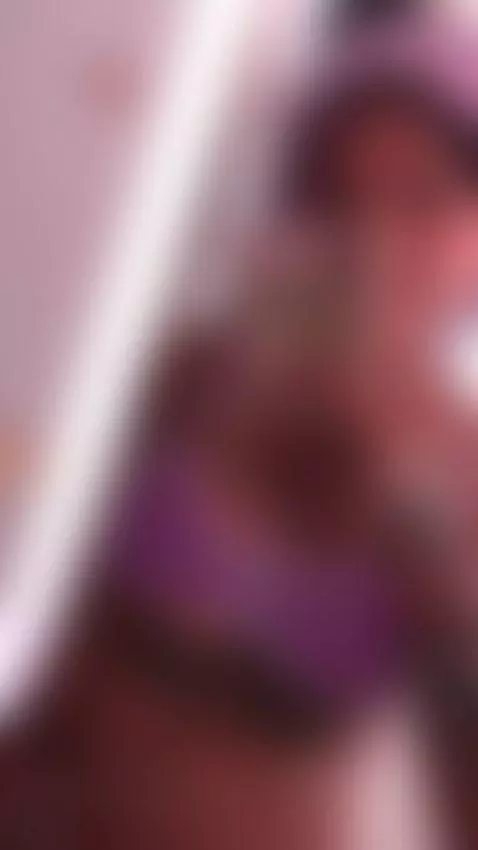 Vibrating my hips like I can already feel you inside 😈🔥 by antonellasmith01