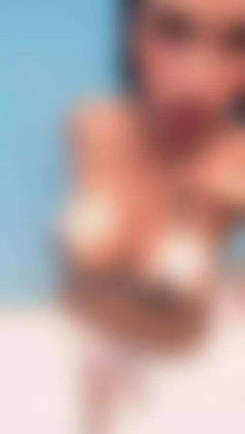 I’m your favorite distraction 💄🔥 by antonellasmith01